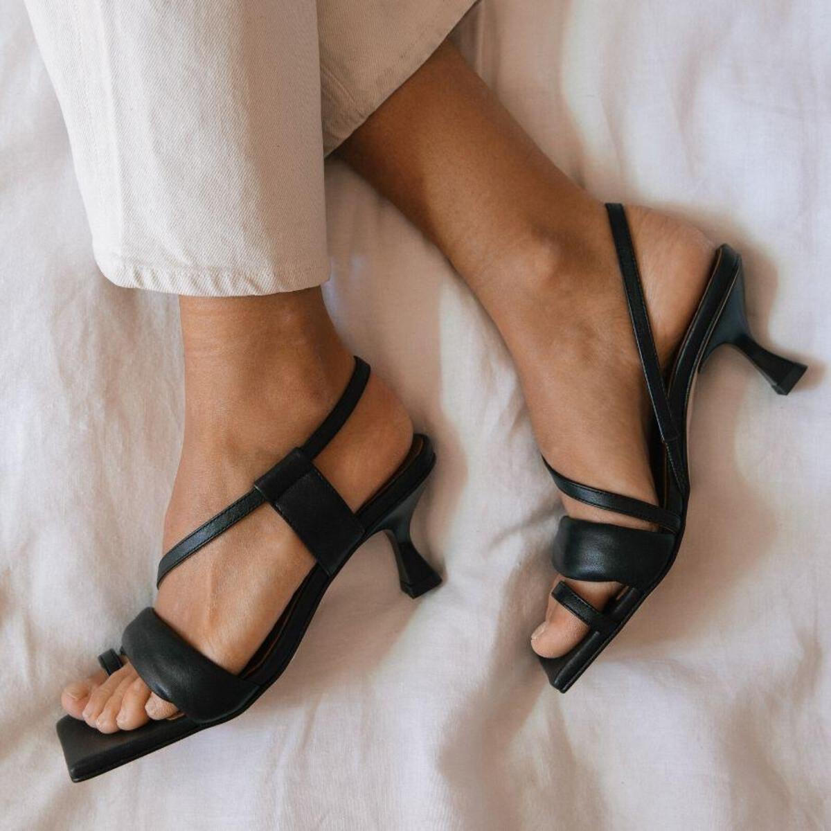 Asymmetric Straps Black