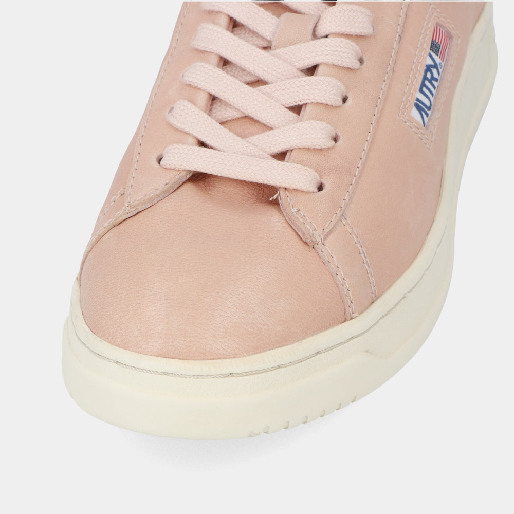 Dallas Low Sneakers in Leahter color Peach