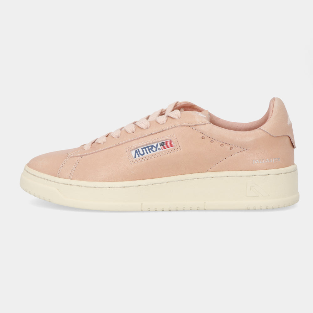 Dallas Low Sneakers in Leahter color Peach